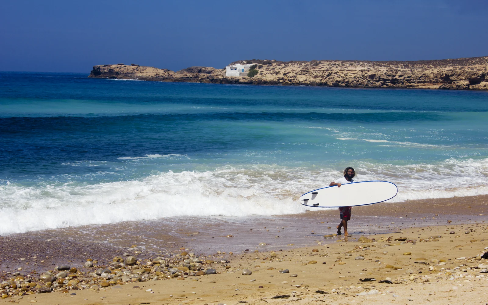 Longboard and ocean views at Imsouane · location photo