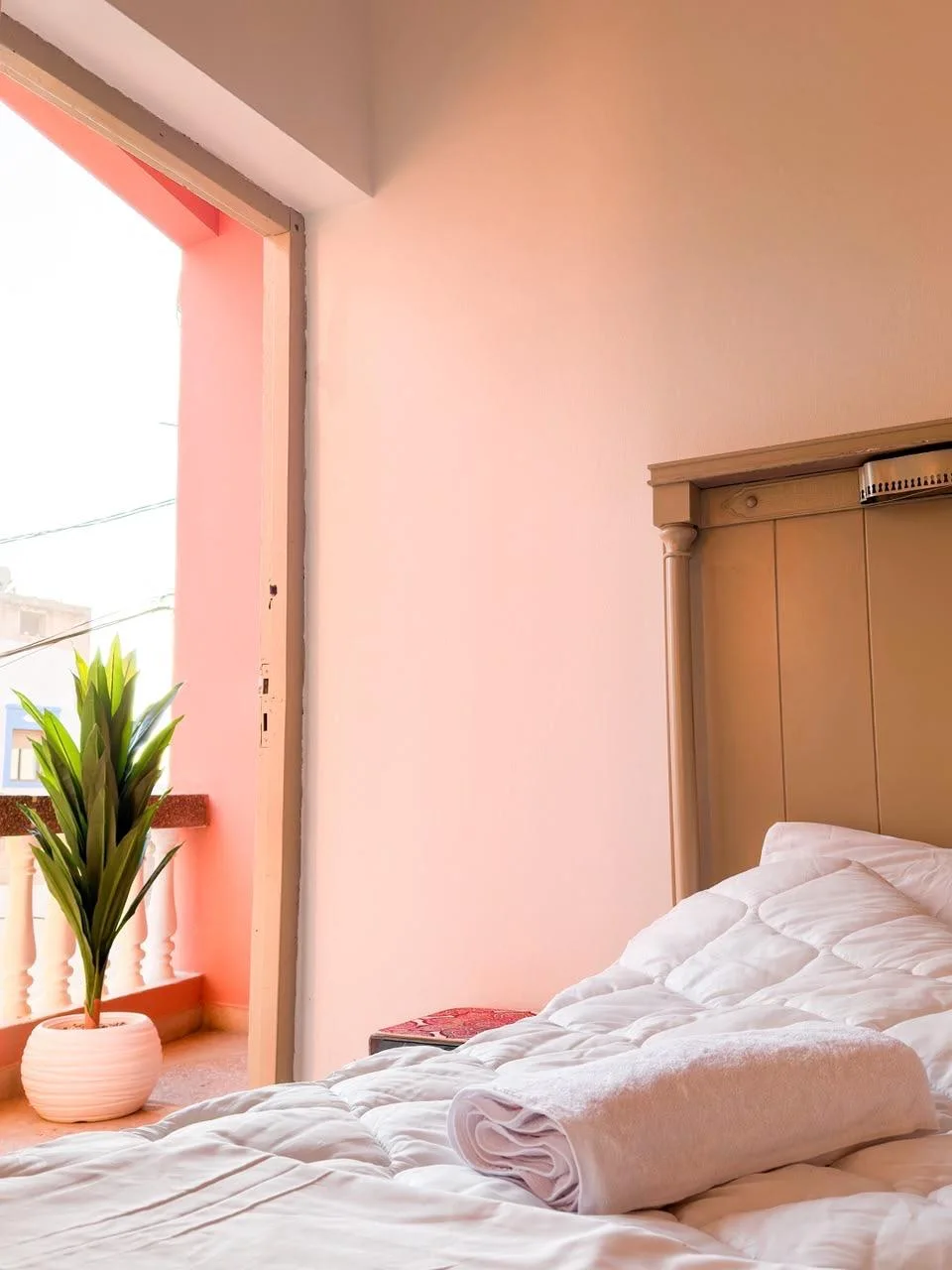 Hanya retreat · the room opening onto the balcony