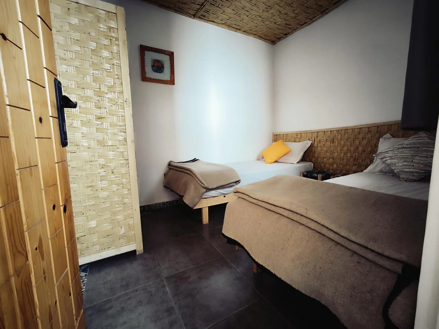 Twin Room with Indoor-Facing Window and Shared Bathroom